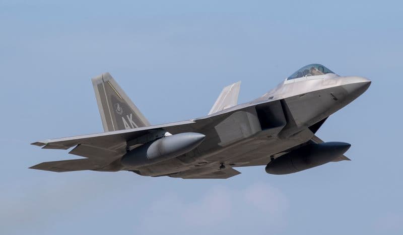 Lockheed Martin Wants to Build a Super F-22 Raptor for Japan