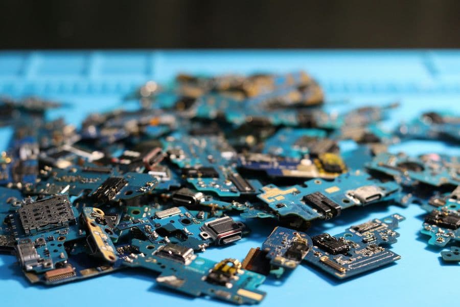 U.S. Alters Tech Policy, Puts Chips on the Table